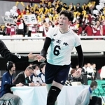 男子３回戦・市尼崎-東北　得点を決めて吠える市尼崎のハントラクル（中央）＝東京体育館