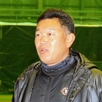 阪神・淡路大震災当時について語るオリックスの平井正史２軍投手コーチ＝大阪市此花区（撮影・初鹿野俊）