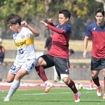 沖縄ＳＶとの練習試合で約１年半ぶりの実戦に臨む神戸の斉藤（中央）＝撮影・大田将之