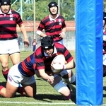 決勝・関学－報徳　前半、中央を破ってトライする報徳の野村