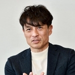 ４７都道府県を訪問している日本サッカー協会の宮本恒靖会長＝３１日午後、神戸市中央区東川崎町１、神戸新聞社（撮影・長嶺麻子）