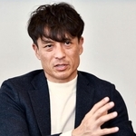 ４７都道府県を訪問している日本サッカー協会会長の宮本恒靖さん＝３１日午後、神戸市中央区東川崎町１、神戸新聞社（撮影・長嶺麻子）