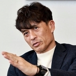 ４７都道府県を訪問している日本サッカー協会会長の宮本恒靖さん＝３１日午後、神戸市中央区東川崎町１、神戸新聞社（撮影・長嶺麻子）
