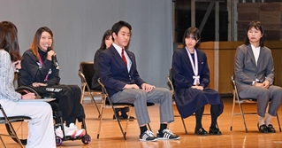 印象に残った試合などを語る（右から）吉岡美帆、斎藤朱里、碇本海晴、倉橋香衣受賞者が語る栄光の舞台裏