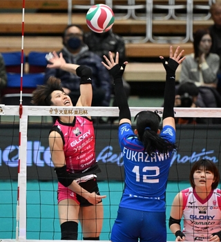 大阪Ｍとの最終戦でサーブ効果率を初戦の６・２％から14・７％に引き上げた姫路の田中咲希＝12月21日、Ａｓｕｅアリーナ大阪 