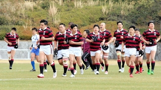 全国高校選抜大会出場を逃し、肩を落として引き上げる報徳フィフティーン＝神戸市須磨区、ユニバー記念補助競技場