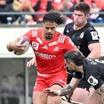 神戸－ＢＲ東京　前半、トライを決める神戸のモエアキオラ（撮影・斎藤雅志）