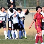 女子決勝・神戸弘陵－日ノ本　接戦を制し、喜ぶ日ノ本イレブン（いずれも撮影・斎藤雅志）