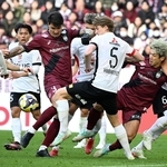 神戸-浦和　後半、神戸の大迫（右から ２人目）らがゴール前に迫るも得点ならず（撮影・大田将之）