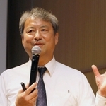 長崎県における部活動地域移行の取り組みについて説明する久田晴生氏＝神戸市産業振興センター