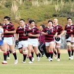 全国高校選抜大会出場を逃し、肩を落として引き上げる報徳フィフティーン＝神戸市須磨区、ユニバー記念補助競技場