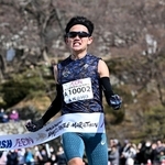 男子トップでフィニッシュした岩佐快斗＝姫路市本町、姫路城三の丸広場（撮影・大田将之）