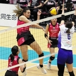 存在感を高めているミンニャ・オスマジック（左から２人目）＝２０２４年１１月３０日、姫路市ヴィクトリーナ・ウインク体育館