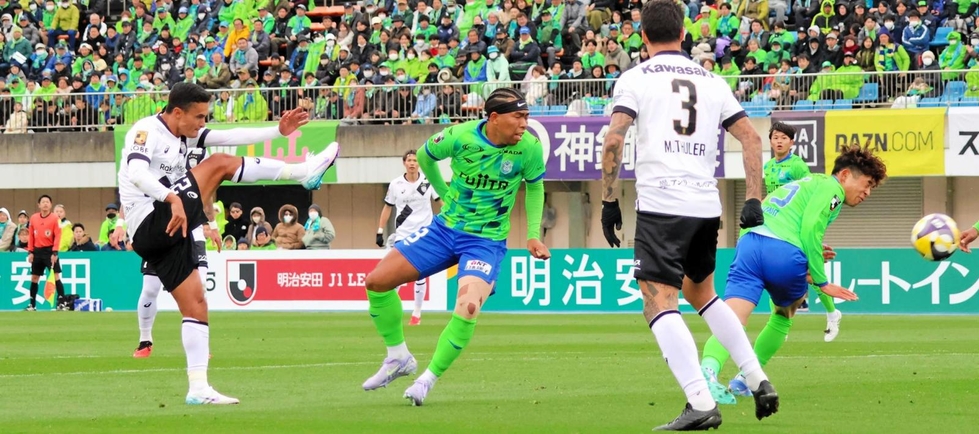 新加入エリキが悪夢振り払う2ゴール ヴィッセル神戸、今季初勝利 新加入エリキが悪夢振り払う2ゴール ヴィッセル神戸、今季初勝利