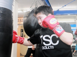 世界主要４団体統一戦に挑む山中菫＝神戸市東灘区