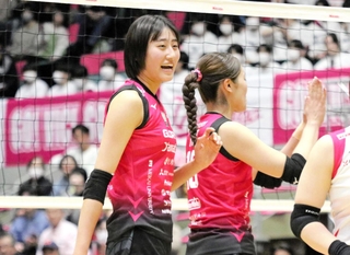 早くも高い得点能力を発揮している姫路の秋本美空＝３月２９日、姫路市ヴィクトリーナ・ウインク体育館