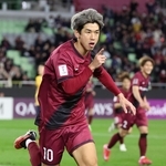 神戸－光州　前半、バーに当たって跳ね返った球を頭で押し込み、駆け出す神戸の大迫（撮影・笠原次郎）