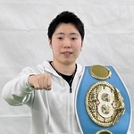 ４団体統一戦が決まり、意気込む山中菫＝神戸市東灘区、真正ジム