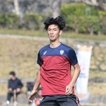 神戸の沖縄キャンプで練習試合に臨む山田＝沖縄県西原町、西原町民陸上競技場（撮影・大田将之）