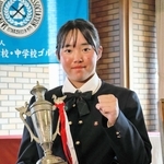 地元兵庫で１年生にして全国制覇を遂げた大阪桐蔭の岩永杏奈＝三木市、チェリーヒルズＧＣ