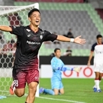 昨年９月の天皇杯準々決勝で先制ゴールを決め、駆け出す神戸・森岡＝ノエスタ