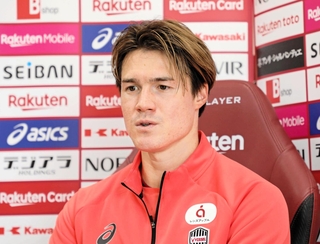 けがの悔しさを糧に、チームの立て直しへ意気込む神戸の酒井＝神戸市西区、いぶきの森球技場（©ＶＩＳＳＥＬ　ＫＯＢＥ）