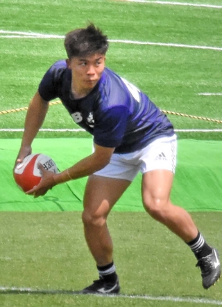 初先発となるＢＬ東京戦に向け、パス練習に励む神戸のＳＨ上村＝神戸市東灘区のチームグラウンド