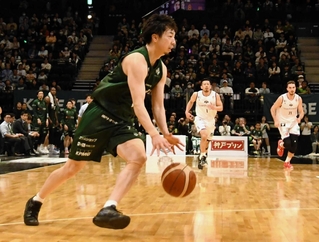 神戸－山形　第４クオーター、鋭いカウンターで攻め込む神戸の綱井