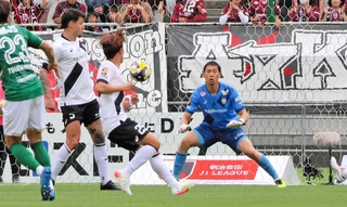 好セーブを連発して無失点勝利に貢献した神戸のＧＫ前川＝東京・味の素スタジアム