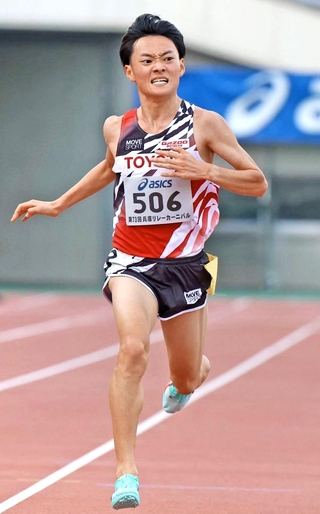 アシックスチャレンジ男子１万メートル　日本人最高の３位でゴールしたトヨタ自動車の湯浅仁（撮影・笠原次郎）