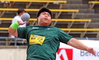 グランプリ男子砲丸投げ決勝　大会新記録を出したセンコーの奥村仁志（撮影・丸山桃奈）