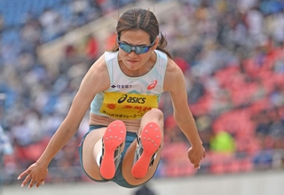 グランプリ女子走り幅跳び決勝　６メートル４０で優勝した住友電工の秦澄美鈴（撮影・大田将之）
