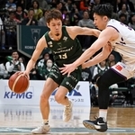 神戸－山形　第３クオーター、ドリブルで突進する神戸の道原（撮影・斎藤雅志）