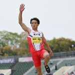 グランプリ男子走り幅跳び決勝　８メートル１０で優勝した富士通の橋岡優輝＝２０日午後、神戸市須磨区、ユニバー記念競技場（撮影・大田将之）