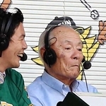 サンテレビのナイター中継で解説を務める小山正明さん（右）と実況の湯浅明彦アナウンサー＝甲子園（撮影・保田叔久）