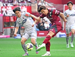 神戸－岡山　後半、神戸・宮代が左足シュートを決め、神戸が１－０とする（撮影・斎藤雅志）