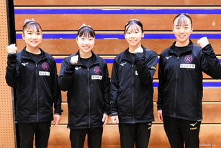 体操女子団体　創部３年目で初の総合優勝を果たした姫路女学院のメンバー