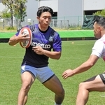 リーグワン最終節で初先発する神戸の辻野隼大（左）＝神戸市東灘区のチームグラウンド