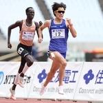 木南道孝記念陸上競技大会の男子１５００メートル決勝で優勝した飯沢千翔＝２０２４年５月、ヤンマースタジアム長居（撮影・中田匡峻）