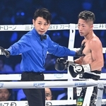 ＷＢＡ世界バンタム級王座戦を裁く池原信遂レフェリー（左）＝２０２４年１０月１３日、有明アリーナ