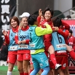 ＩＮＡＣ神戸-仙台　先制点を決めて喜ぶＩＮＡＣ神戸の選手たち（撮影・丸山桃奈）