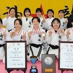 残り1秒で逆転、神戸龍谷高が劇的V2 全国選抜空手・女子団体組手