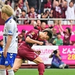 神戸-Ｇ大阪　後半、先制点を決め駆け出す神戸・大迫＝神戸市兵庫区のノエビアスタジアム神戸（撮影・中西幸大）