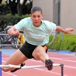 陸上の女子七種競技で全国高校総体連覇を目指して練習する園田の本多七＝尼崎市南塚口町