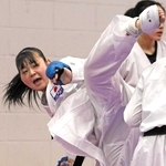 東アジア女王の実績を引っ提げ、空手女子個人組手で２連覇を狙う神港学園の穐野愛星＝神戸市中央区の同校