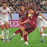 先制点を決めたＣ大阪戦以来、４戦ぶりの得点を期する神戸の宮代（手前右）＝６日、ノエビアスタジアム神戸