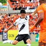 清水－神戸　前半、決定機でシュートを放つ神戸の山川＝ＩＡＩスタジアム日本平