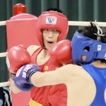 ボクシング男子ライトフライ級決勝　攻め立てる西宮香風の原田兼碁