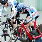 自転車のスプリント決勝で飾磨工多部制・渡辺（左）の猛追を振り切る神崎・有山