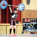 重量挙げ女子４５キロ級で優勝した石橋彩（明石南）＝明石南高